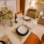 Royal - 5 Min From Train Station & Private Parking Apartmán *