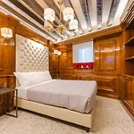 Royal - 5 Min From Train Station & Private Parking Apartmán Benátky