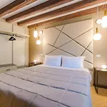 Royal - 5 Min From Train Station & Private Parking