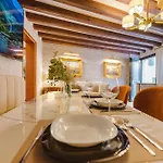Royal - 5 Min From Train Station & Private Parking
