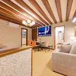 Royal - 5 Min From Train Station & Private Parking Apartmán