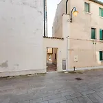 Apartmán Royal - 5 Min From Train Station & Private Parking *