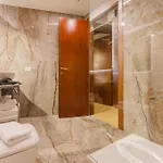 Apartmán Royal - 5 Min From Train Station & Private Parking Benátky