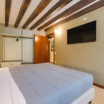 Apartmán Royal - 5 Min From Train Station & Private Parking