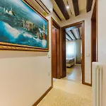 Royal - 5 Min From Train Station & Private Parking Apartmán Benátky