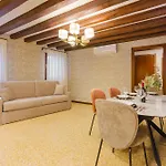 Royal - 5 Min From Train Station & Private Parking Apartmán Benátky