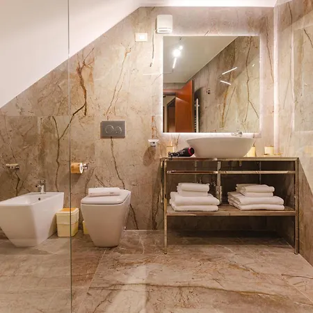 Royal - 5 Min From Train Station & Private Parking * Benátky