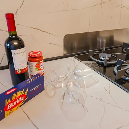 Royal - 5 Min From Train Station & Private Parking Apartmán *