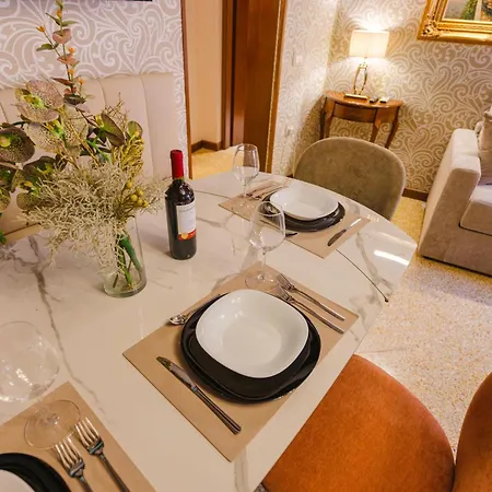 Royal - 5 Min From Train Station & Private Parking Lejlighed *