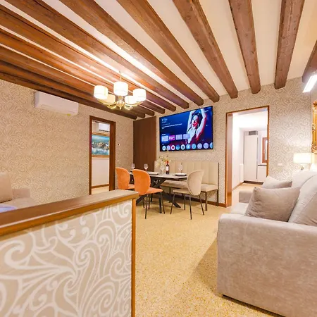 Royal - 5 Min From Train Station & Private Parking Lejlighed