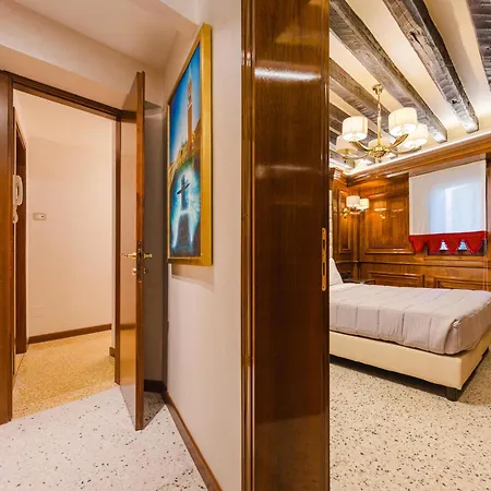 Lejlighed Royal - 5 Min From Train Station & Private Parking Venedig