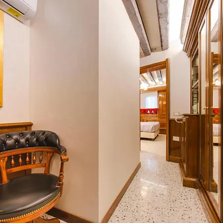 Lejlighed Royal - 5 Min From Train Station & Private Parking
