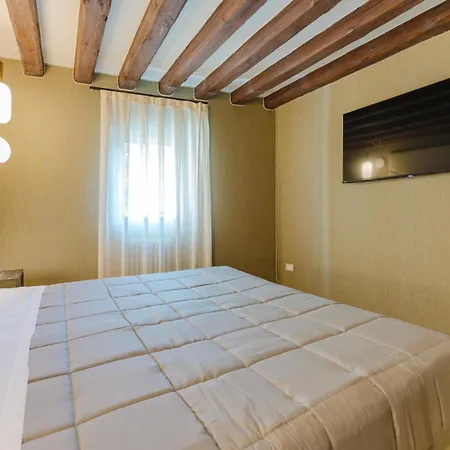 Royal - 5 Min From Train Station & Private Parking * Venedig