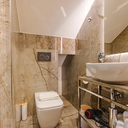 Lejlighed Royal - 5 Min From Train Station & Private Parking *