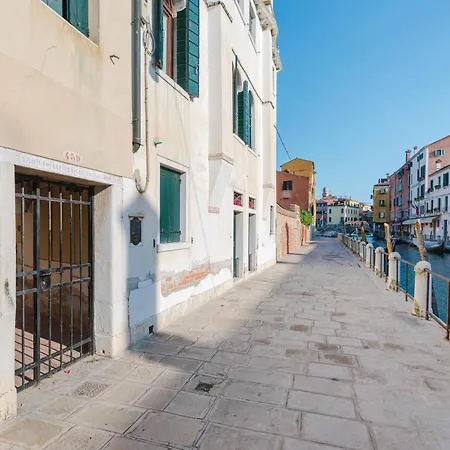 Royal - 5 Min From Train Station & Private Parking Venedig