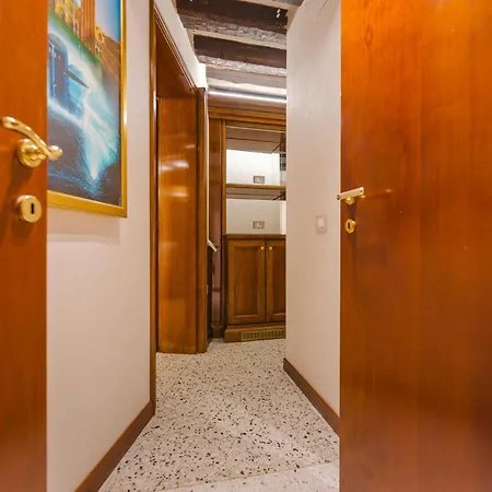 Royal - 5 Min From Train Station & Private Parking Lejlighed *