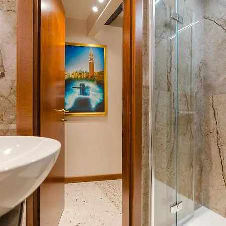 Royal - 5 Min From Train Station & Private Parking Lejlighed