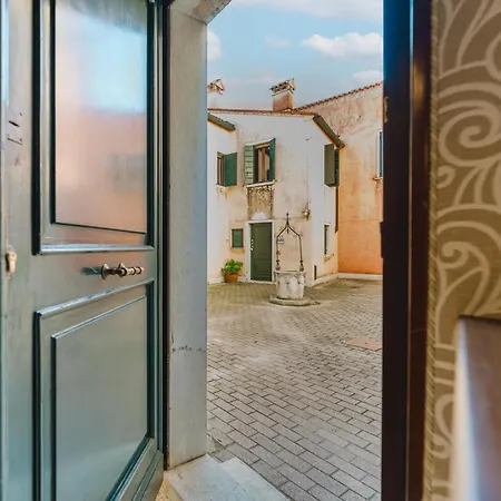 Apartmán Royal - 5 Min From Train Station & Private Parking